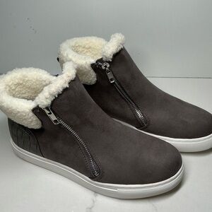 DOLCE VITA Faux Shearling Sneaker Wedge Bootie - Gray Size 7 pre-owned